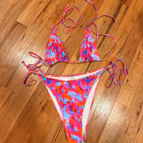 Colorful Abstract Bikini Set - Picture 4 of 4